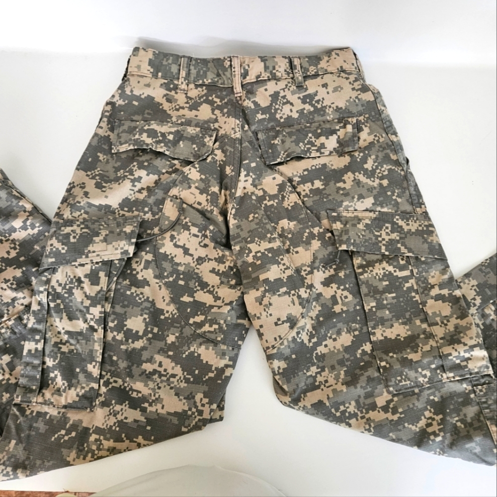 WOMANS ARMY FATIGUES / Camo Pants